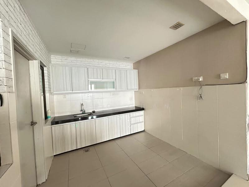 Condominium for Sale at Atmosfera Kondominium - Kuro Chan - Kitchen - PropertyGuru.com.my