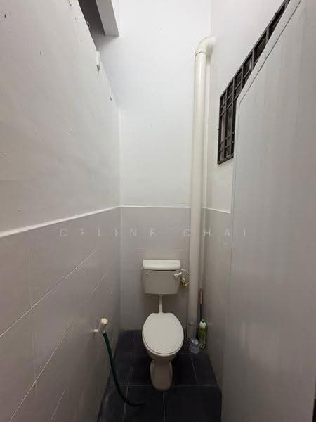 Shop for Sale in Taman Cahaya Baru (Yong Peng) - Celine Chai - Bathroom - PropertyGuru.com.my