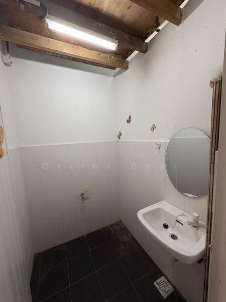 Shop for Sale in Taman Cahaya Baru (Yong Peng) - Celine Chai - Bathroom - PropertyGuru.com.my