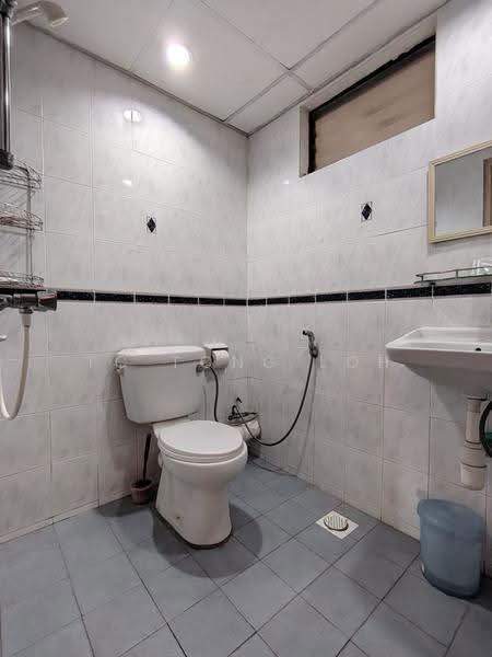 Kondominium untuk Disewa di Eden Seaview Condominium - TC Tong Loh - Bathroom - PropertyGuru.com.my