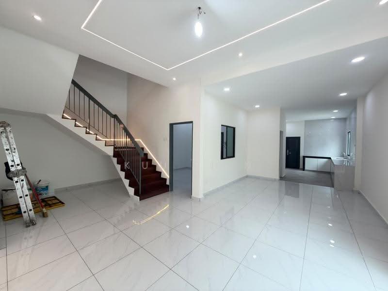 Rumah Berkembar untuk Dijual di Taman Sri Putri (Skudai) - Kuu Chin - Living Room - PropertyGuru.com.my