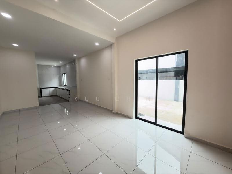 Rumah Berkembar untuk Dijual di Taman Sri Putri (Skudai) - Kuu Chin - Living Room - PropertyGuru.com.my
