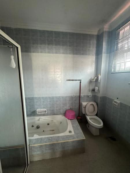 Semi-Detached House for Rent in Taman Sutera (Johor Bahru) - Wil Mong - Bathroom - PropertyGuru.com.my