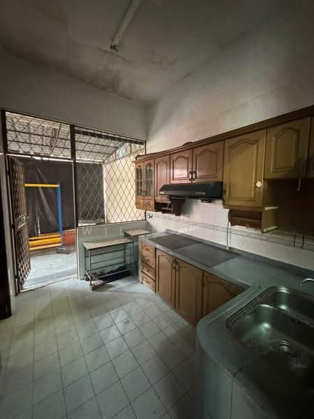 Semi-Detached House for Rent in Taman Sutera (Johor Bahru) - Wil Mong - Kitchen - PropertyGuru.com.my