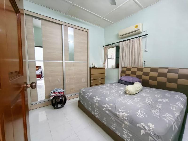 Rumah Teres 1.5-Tingkat untuk Dijual di Taman Johor Jaya (Johor Bahru) - Tan Bee Bee - Bedroom - PropertyGuru.com.my