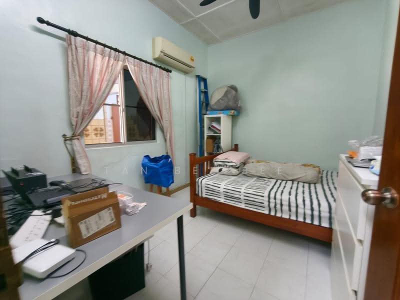 Rumah Teres 1.5-Tingkat untuk Dijual di Taman Johor Jaya (Johor Bahru) - Tan Bee Bee - Bedroom - PropertyGuru.com.my