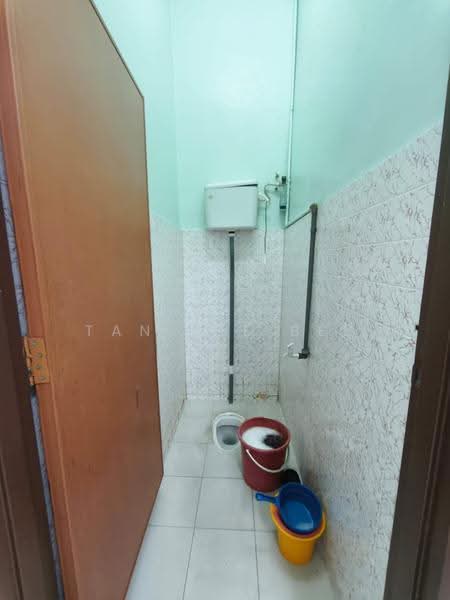 Rumah Teres 1.5-Tingkat untuk Dijual di Taman Johor Jaya (Johor Bahru) - Tan Bee Bee - Bathroom - PropertyGuru.com.my