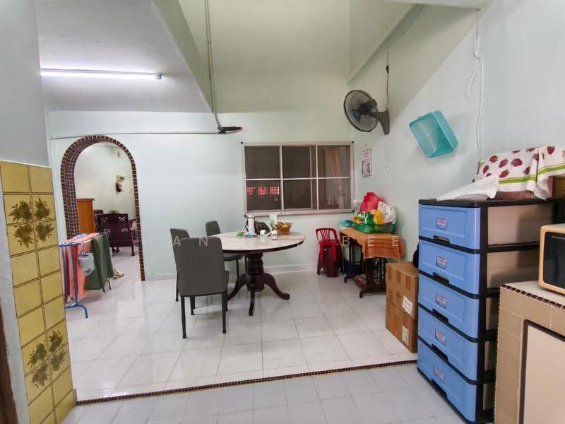 Rumah Teres 1.5-Tingkat untuk Dijual di Taman Johor Jaya (Johor Bahru) - Tan Bee Bee - Dining Room - PropertyGuru.com.my