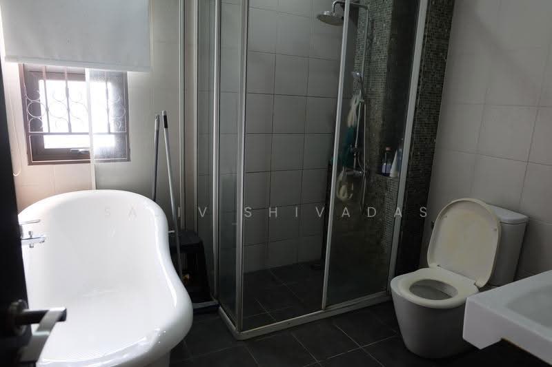 Rumah Banglo untuk Dijual di Damansara Heights (Kuala Lumpur) - Sajiv Shivadas - Bathroom - PropertyGuru.com.my