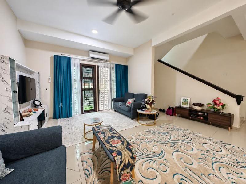 Rumah Bandar untuk Dijual di Bandar Tun Hussein Onn (Cheras) - Azli Ibrahim - Living Room - PropertyGuru.com.my