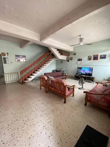 2-storey Terraced House for Sale in Taman Pertama (Ipoh) - Marcus Seng - Living Room - PropertyGuru.com.my