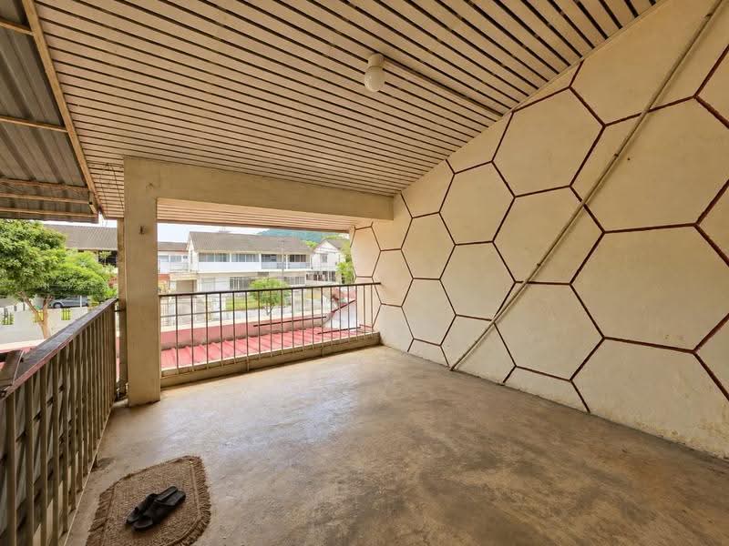 Semi-Detached House for Rent in Taman Guan Joo Seng (Jelutong) - Lilly . - Balcony - PropertyGuru.com.my