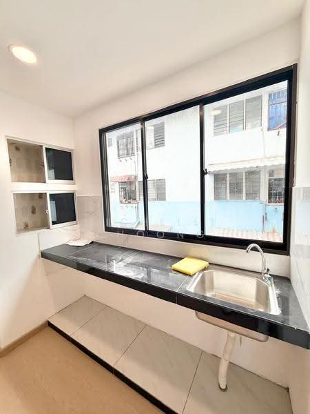 Flat for Sale at Flat Taman Ungku Tun Aminah - Michelle Choong - Kitchen - PropertyGuru.com.my