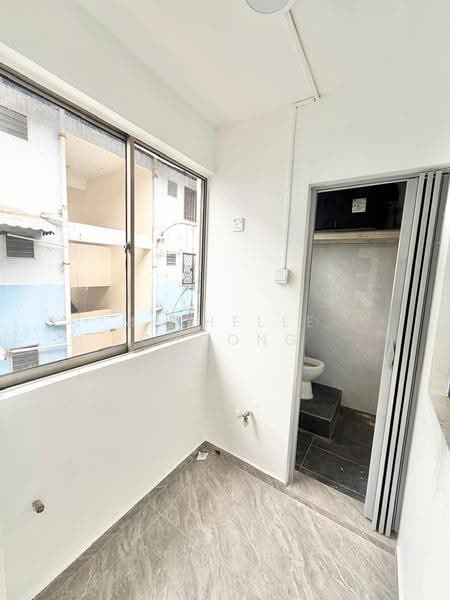 Flat for Sale at Flat Taman Ungku Tun Aminah - Michelle Choong - Bathroom - PropertyGuru.com.my