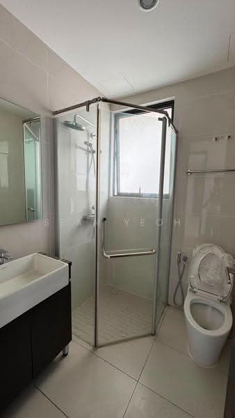 Kondominium untuk Dijual di Kings Bay @ Country Garden Danga Bay - Sean Yeoh - Bathroom - PropertyGuru.com.my