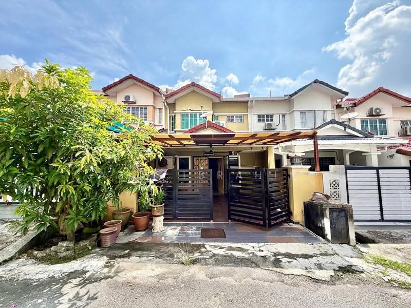 2-storey Terraced House for Sale in Taman Dato Demang (Seri Kembangan) - Azli Ibrahim - Exterior - PropertyGuru.com.my