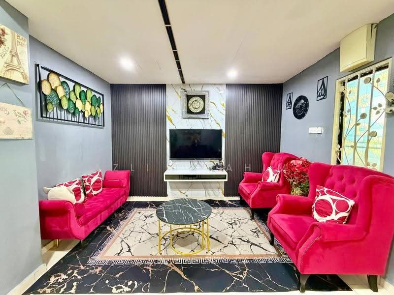 2-storey Terraced House for Sale in Taman Dato Demang (Seri Kembangan) - Azli Ibrahim - Living Room - PropertyGuru.com.my