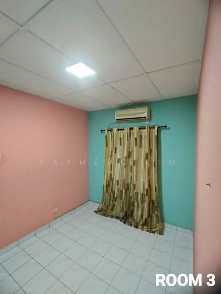 2.5-storey Terraced House for Sale in Rawang Perdana 2 (Rawang) - Raymerc Lim - Bedroom - PropertyGuru.com.my