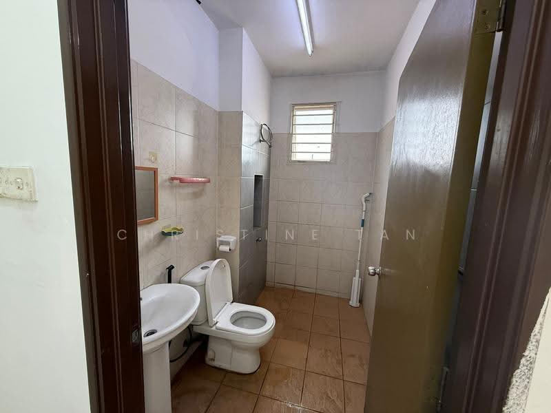 Semi-Detached House for Rent in Aman Perdana (Klang) - Christine Tan - Bathroom - PropertyGuru.com.my