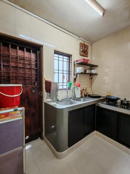 Rumah Teres 2-Tingkat untuk Dijual di Taman Johor Jaya (Johor Bahru) - Queenie Chuy - Kitchen - PropertyGuru.com.my