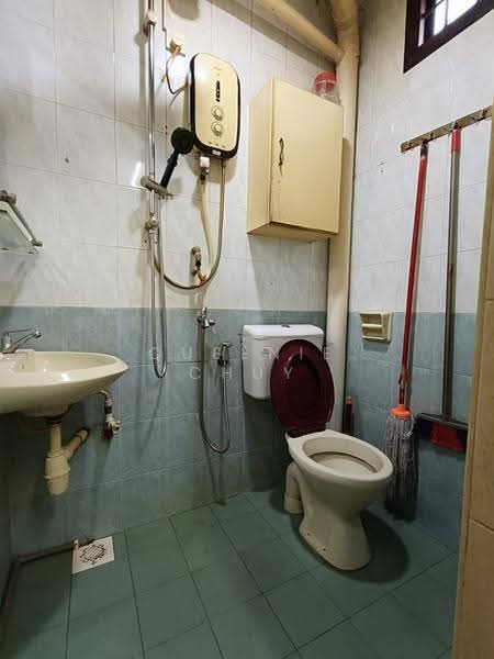 Rumah Teres 2-Tingkat untuk Dijual di Taman Johor Jaya (Johor Bahru) - Queenie Chuy - Bathroom - PropertyGuru.com.my