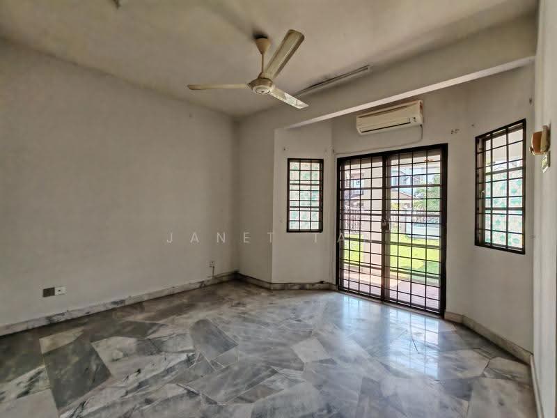 2-storey Terraced House for Sale in Usj 20 (Subang Jaya) - Janet Tan - Living Room - PropertyGuru.com.my