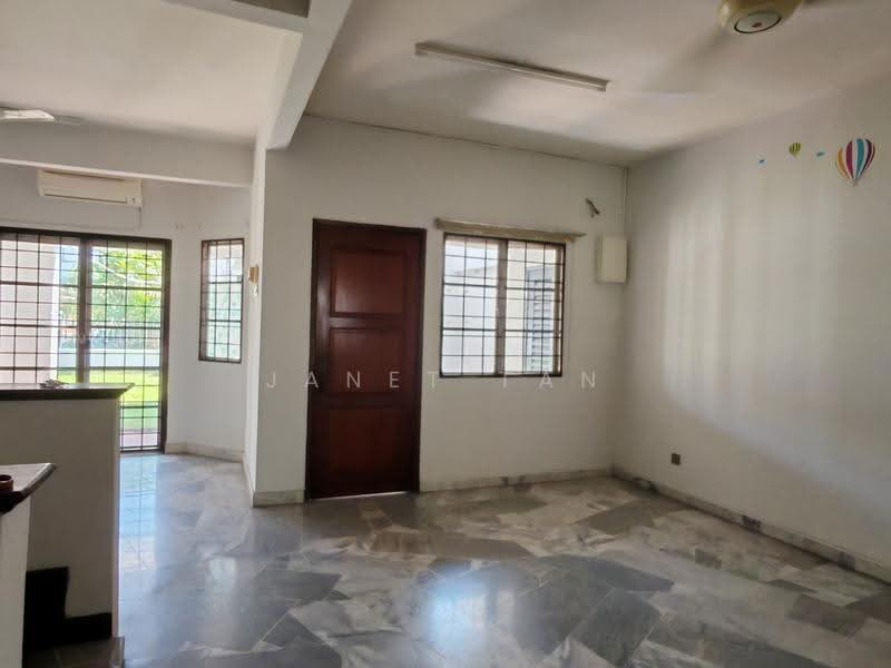 2-storey Terraced House for Sale in Usj 20 (Subang Jaya) - Janet Tan - Living Room - PropertyGuru.com.my