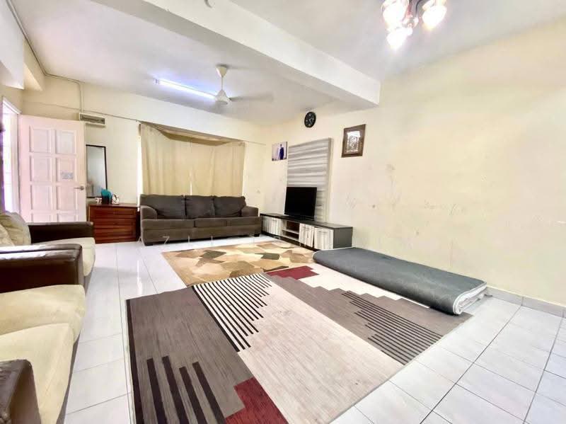Rumah Teres 2-Tingkat untuk Dijual di Seksyen 8 (Bangi) - Azli Ibrahim - Living Room - PropertyGuru.com.my