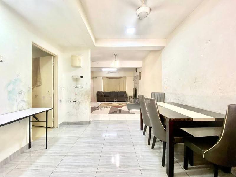 Rumah Teres 2-Tingkat untuk Dijual di Seksyen 8 (Bangi) - Azli Ibrahim - Living Room - PropertyGuru.com.my