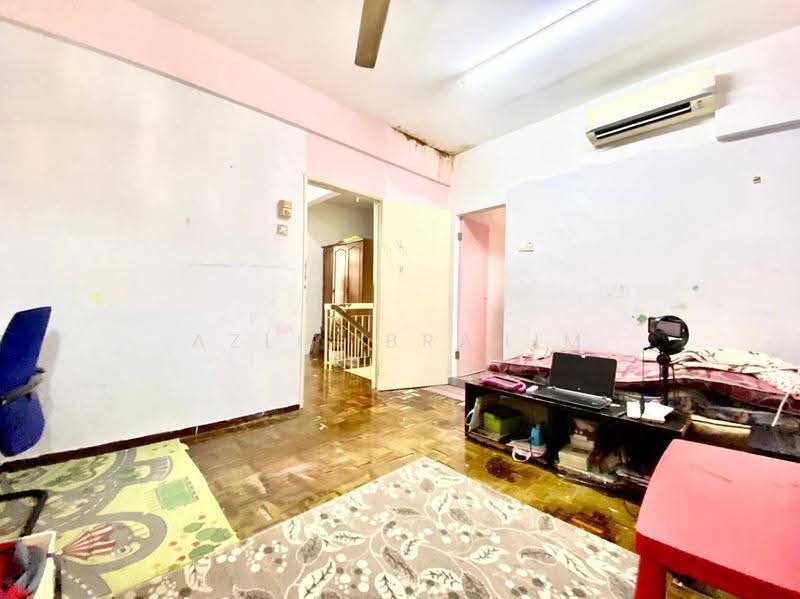 Rumah Teres 2-Tingkat untuk Dijual di Seksyen 8 (Bangi) - Azli Ibrahim - Living Room - PropertyGuru.com.my