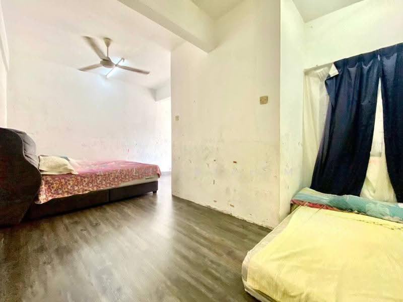 Rumah Teres 2-Tingkat untuk Dijual di Seksyen 8 (Bangi) - Azli Ibrahim - Bedroom - PropertyGuru.com.my