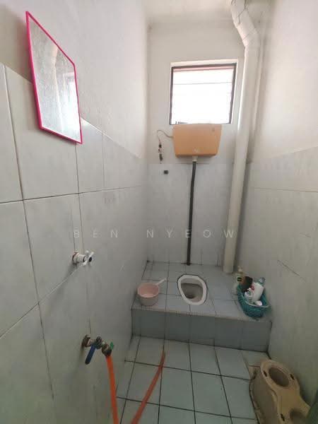 2-storey Terraced House for Sale in Bandar Putra Kulai (Kulai) - Ben Nyeow - Bathroom - PropertyGuru.com.my