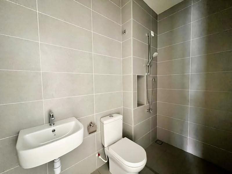 Rumah Teres 2-Tingkat untuk Dijual di Bandar Seri Alam (Masai) - Lifen . - Bathroom - PropertyGuru.com.my