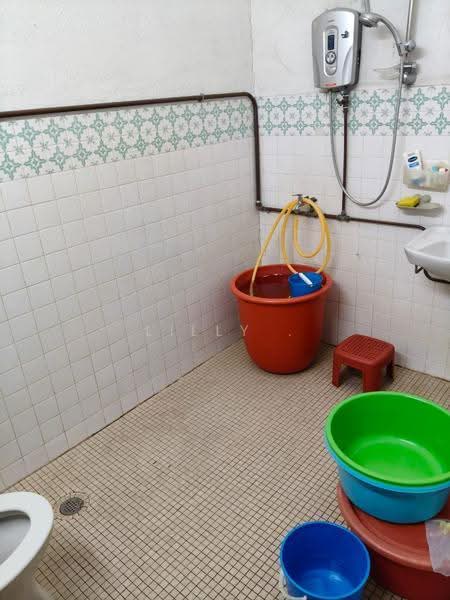 2-storey Terraced House for Sale in Paya Terubong (Ayer Itam) - Lilly . - Bathroom - PropertyGuru.com.my