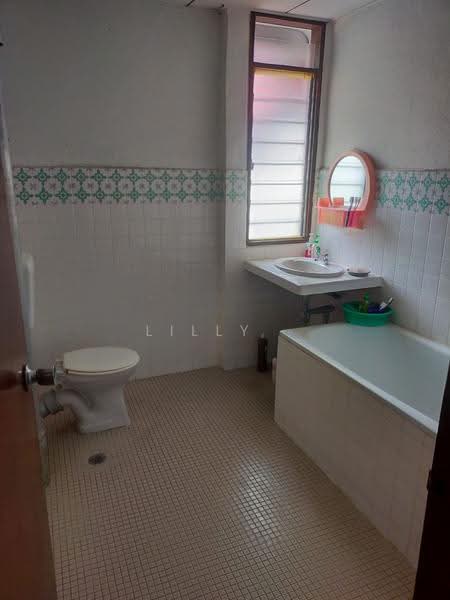 2-storey Terraced House for Sale in Paya Terubong (Ayer Itam) - Lilly . - Bathroom - PropertyGuru.com.my