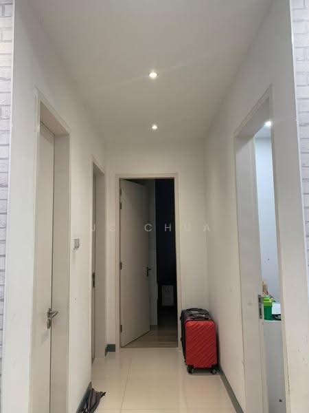 Kediaman Servis untuk Dijual di South View - JC Chua - Corridor - PropertyGuru.com.my