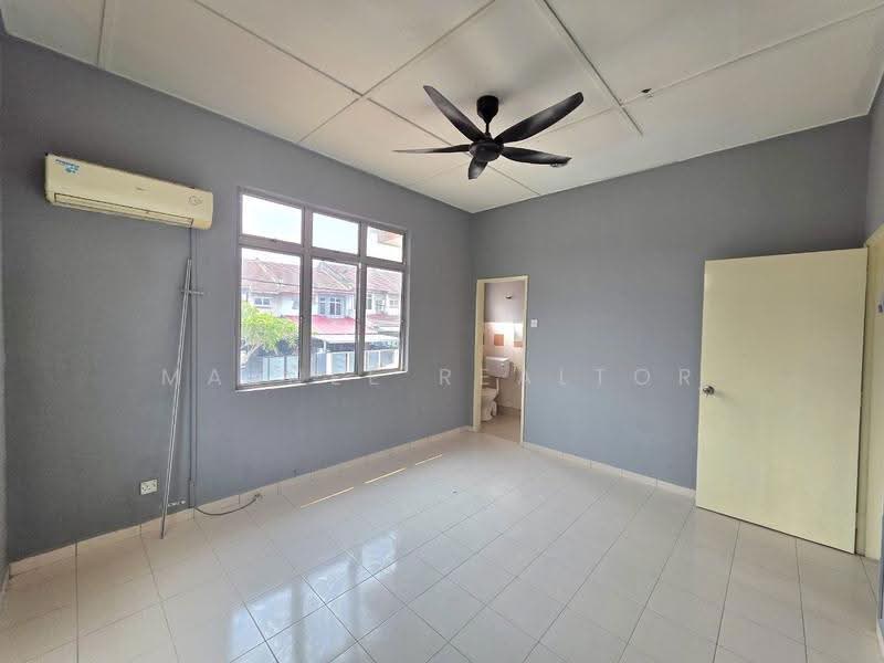 Terraced House for Sale in Taman Semenyih Mewah (Semenyih) - Maznee Realtor - Living Room - PropertyGuru.com.my