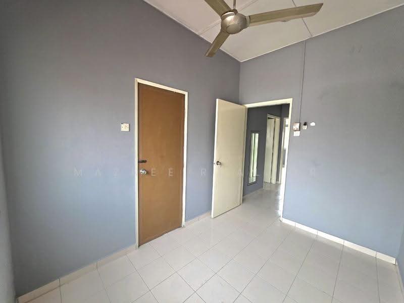 Terraced House for Sale in Taman Semenyih Mewah (Semenyih) - Maznee Realtor - Interior - PropertyGuru.com.my