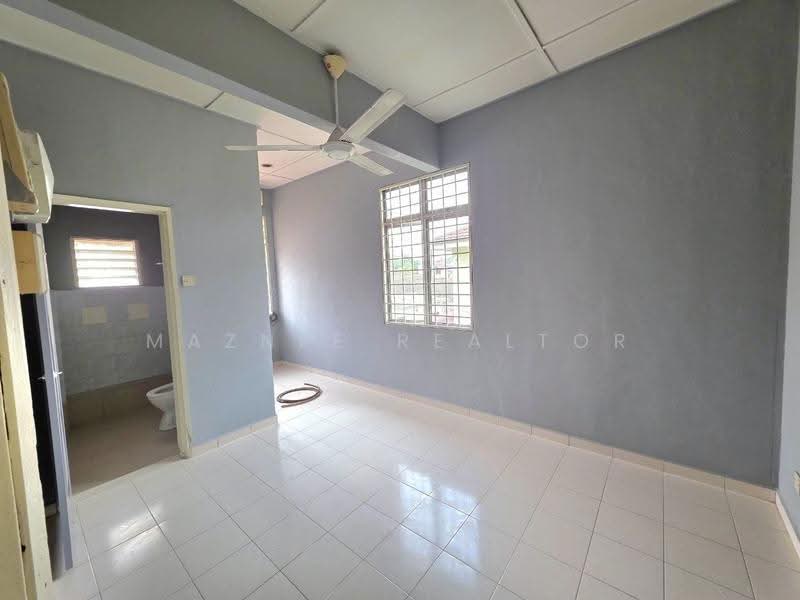 Terraced House for Sale in Taman Semenyih Mewah (Semenyih) - Maznee Realtor - Bathroom - PropertyGuru.com.my