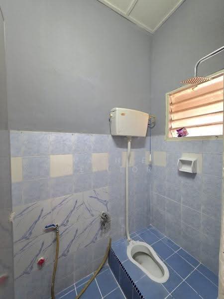Terraced House for Sale in Taman Semenyih Mewah (Semenyih) - Maznee Realtor - Bathroom - PropertyGuru.com.my