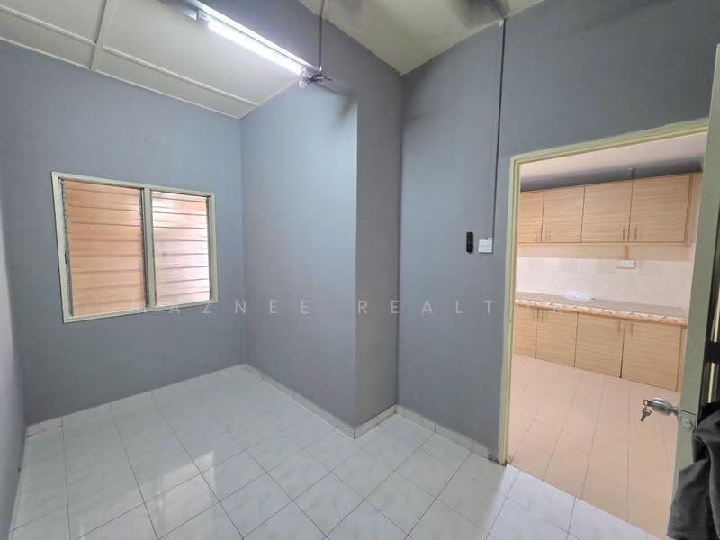 Terraced House for Sale in Taman Semenyih Mewah (Semenyih) - Maznee Realtor - Kitchen - PropertyGuru.com.my