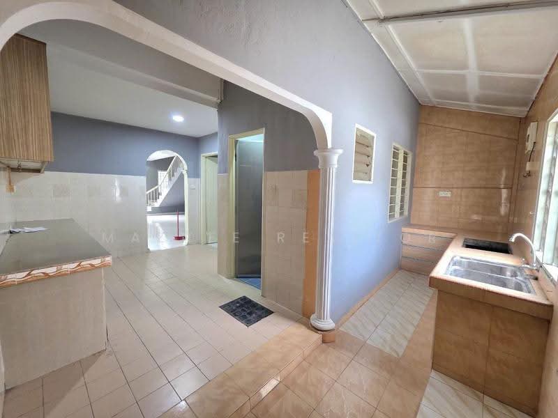 Terraced House for Sale in Taman Semenyih Mewah (Semenyih) - Maznee Realtor - Kitchen - PropertyGuru.com.my