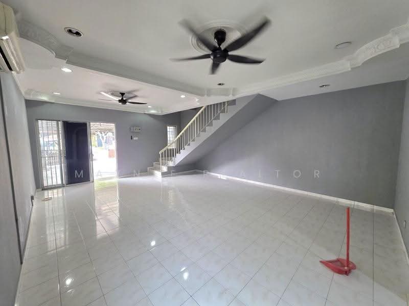 Terraced House for Sale in Taman Semenyih Mewah (Semenyih) - Maznee Realtor - Living Room - PropertyGuru.com.my