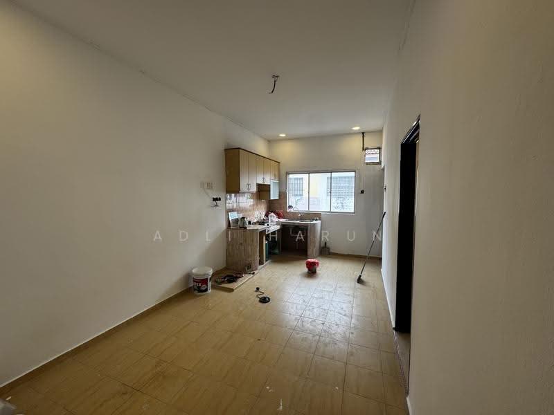 1-storey Terraced House for Sale in Kota Masai (Pasir Gudang) - Adli Harun - Kitchen - PropertyGuru.com.my