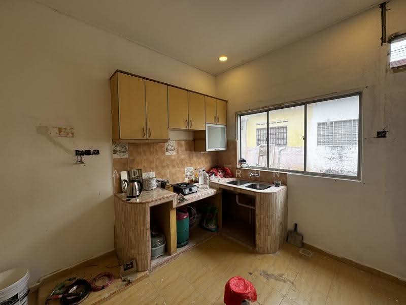 1-storey Terraced House for Sale in Kota Masai (Pasir Gudang) - Adli Harun - Kitchen - PropertyGuru.com.my