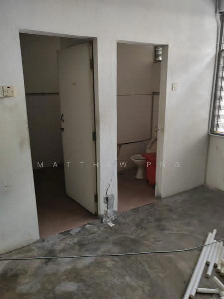 Shop for Sale in Farlim (Ayer Itam) - Matthew Png - Bathroom - PropertyGuru.com.my