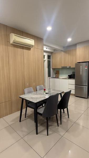 Pangsapuri untuk Disewa di Austin Suites (Permata Austin) - XY Sen - Dining Room - PropertyGuru.com.my