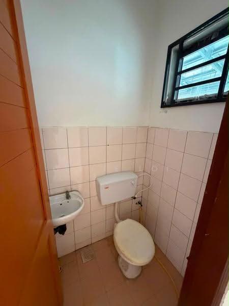 1-storey Terraced House for Sale in Kampung Sejijak (Kuching) - Leslie Loi - Bathroom - PropertyGuru.com.my