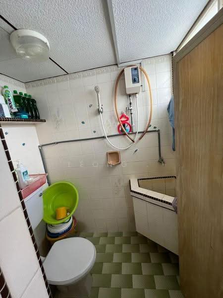 Rumah Flat untuk Dijual di Farlim 4 - Leong . - Bathroom - PropertyGuru.com.my