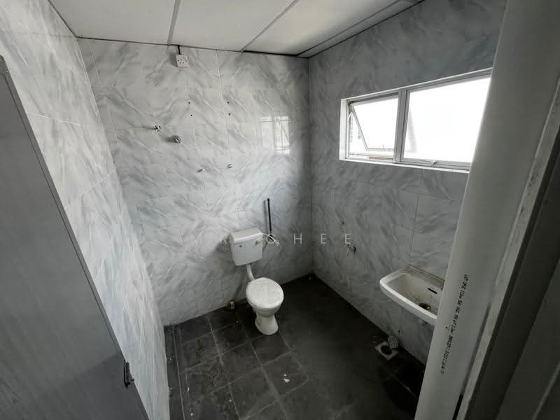 Semi-D Factory for Rent in Kawasan Perindustrian Pengkalan (Lahat) - Mr Chee - Bathroom - PropertyGuru.com.my